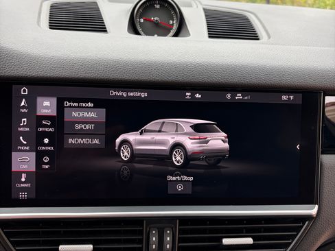 Used 2020 Porsche Cayenne AWD/4WD image 12