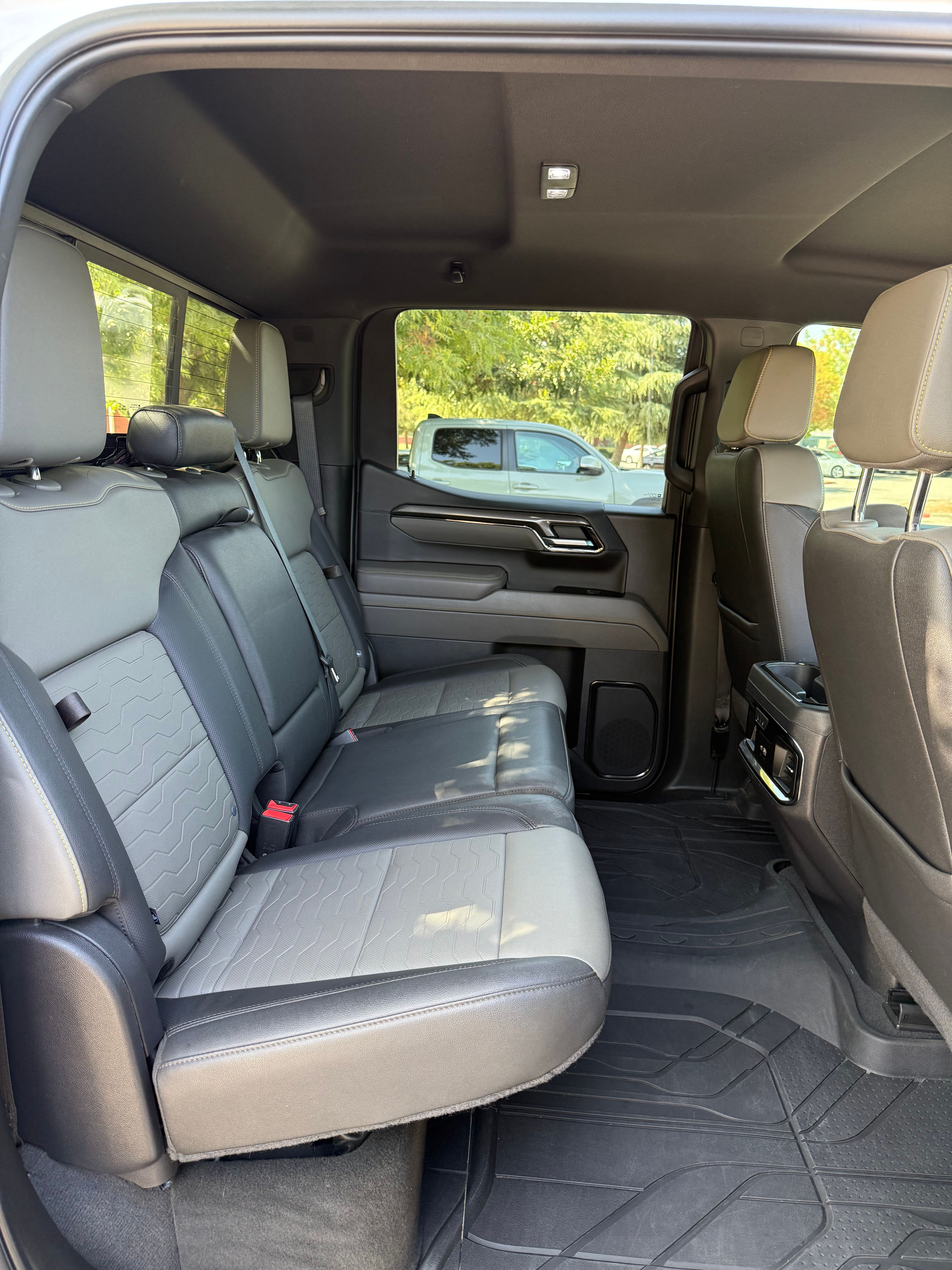 Used 2022 Chevrolet Silverado 1500 ZR2 w/ Technology Package AWD/4WD image 12