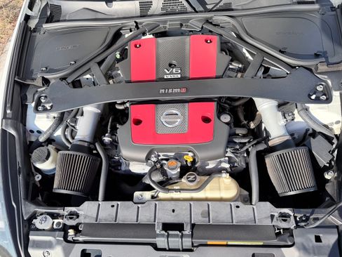 Used 2015 Nissan 370Z NISMO image 11