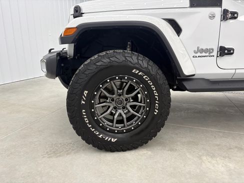 Used 2020 Jeep Gladiator Overland AWD/4WD image 9