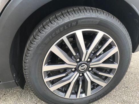 Used 2021 Nissan Kicks SV FWD image 13