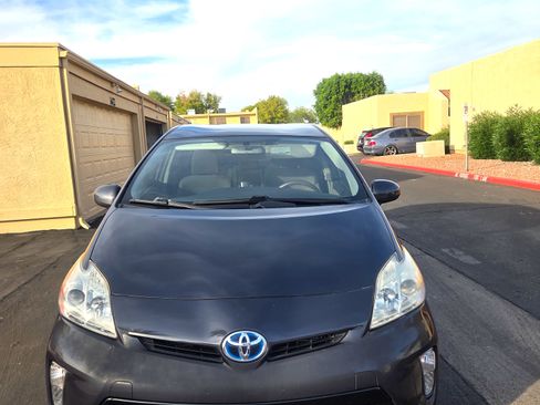 Used 2015 Toyota Prius Four image 1