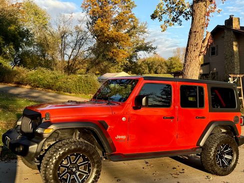 Used 2018 Jeep Wrangler Unlimited Sport image 12