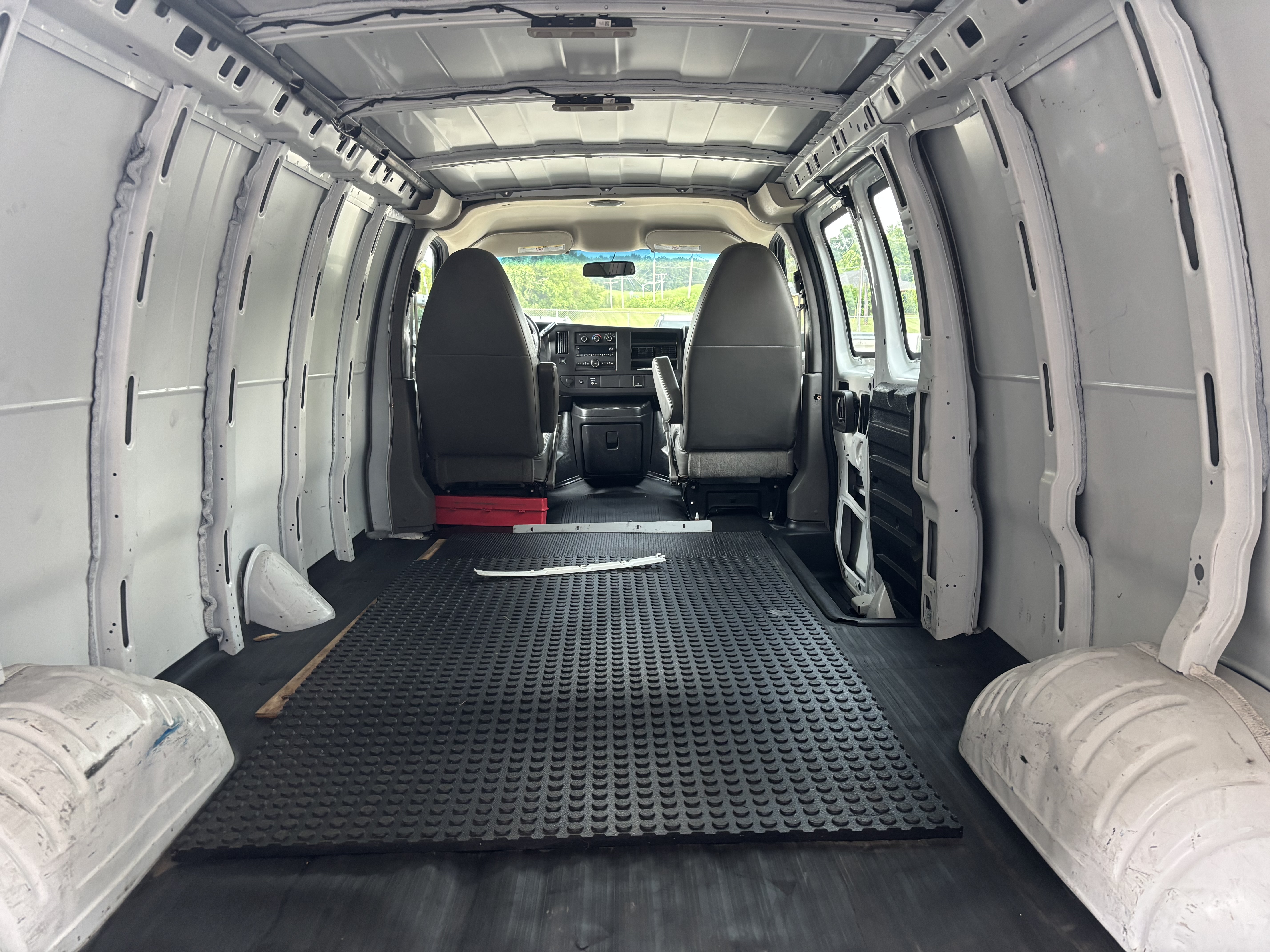 Used 2015 GMC Savana 2500 Extended RWD image 4