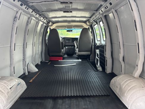 Used 2015 GMC Savana 2500 Extended RWD image 4