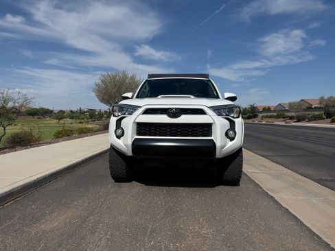 Used 2018 Toyota 4Runner TRD Off-Road AWD/4WD image 2