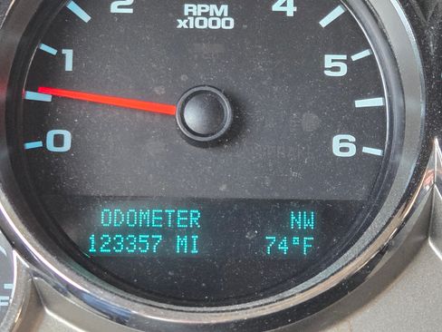 Used 2013 Chevrolet Silverado 2500 LT w/ Interior Plus Package AWD/4WD image 5