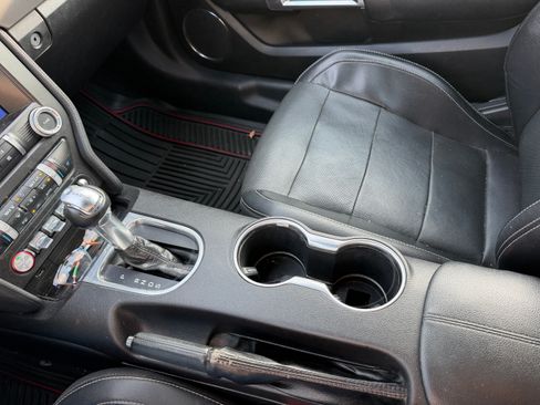 Used 2020 Ford Mustang Premium RWD image 15