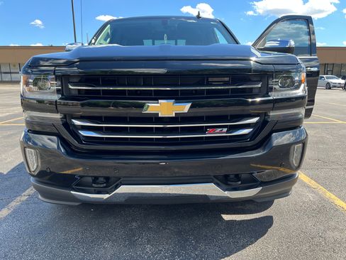 Used 2018 Chevrolet Silverado 1500 LTZ Z71 w/ LTZ Plus Package AWD/4WD image 15