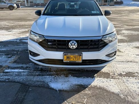 Used 2019 Volkswagen Jetta R-Line image 2