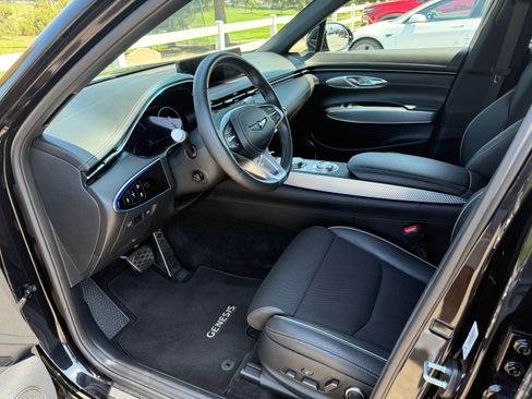 Used 2023 Genesis GV70 2.5T w/ Sport Prestige Package image 12