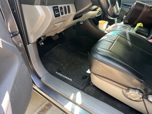 Used 2014 Toyota Tacoma PreRunner w/ SR5 Package image 6