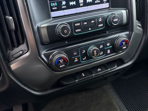 Used 2017 Chevrolet Silverado 1500 LT w/ LT Convenience Package RWD image 5