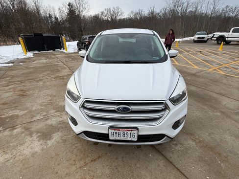 Used 2017 Ford Escape SE image 2