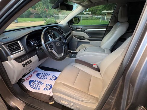 Used 2018 Toyota Highlander XLE FWD image 10