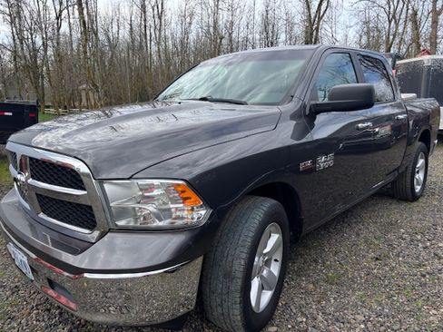 Used 2017 RAM 1500 Classic SLT image 4