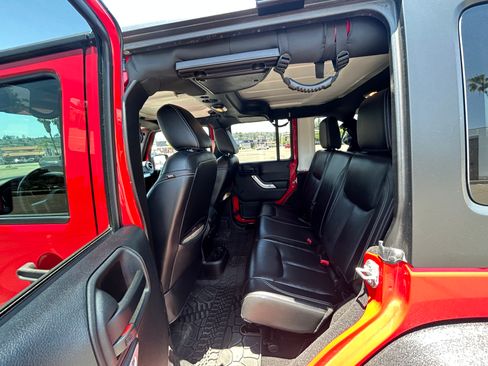 Used 2015 Jeep Wrangler Unlimited Rubicon AWD/4WD image 12