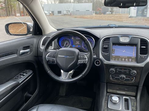 Used 2015 Chrysler 300 C w/ Light Group image 9