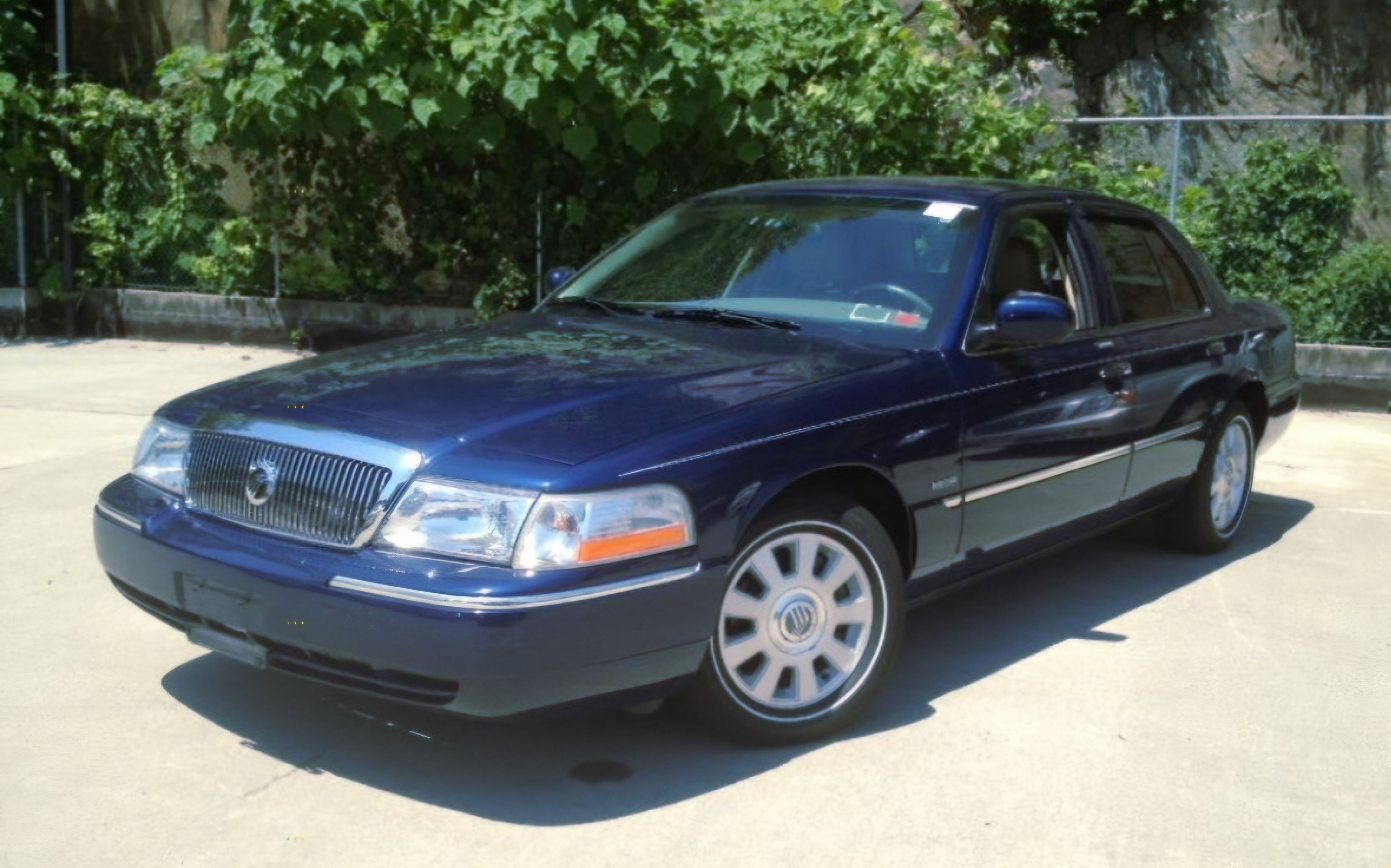 Used 2004 Mercury Grand Marquis LS RWD image 1