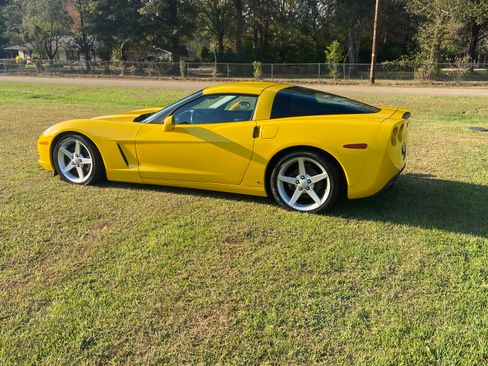 Used 2006 Chevrolet Corvette Coupe 2D image 19