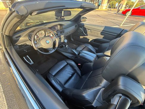 Used 2010 BMW M3 Convertible image 2