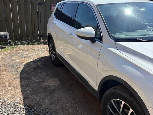 Used 2020 Volkswagen Tiguan SE w/ Panoramic Sunroof Package image 4