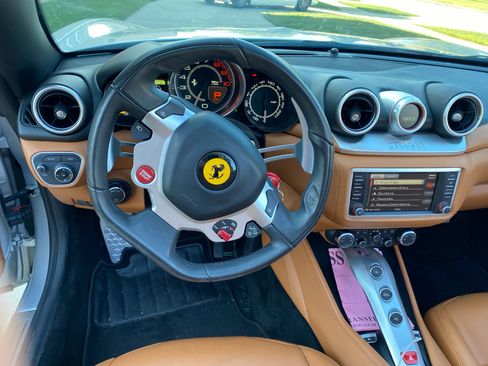 Used 2015 Ferrari California T image 10