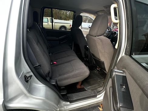 Used 2010 Ford Explorer XLT image 14