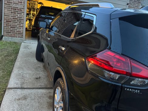 Used 2017 Nissan Rogue SV image 8