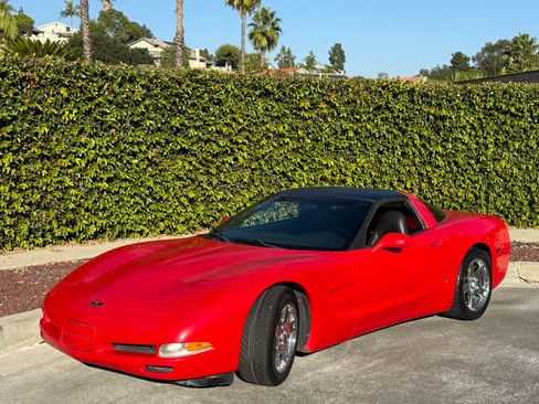 Used 1998 Chevrolet Corvette Coupe w/ Roof Pkg image 1