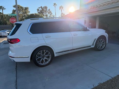 Used 2020 BMW X7 xDrive40i w/ Premium Package image 9
