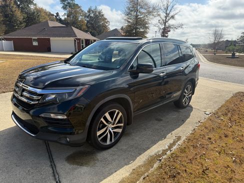 Used 2018 Honda Pilot Elite image 1