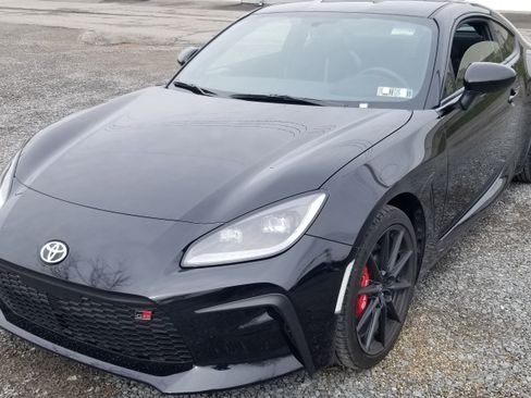 Used 2025 Toyota GR86 Premium w/ Performance Package image 2