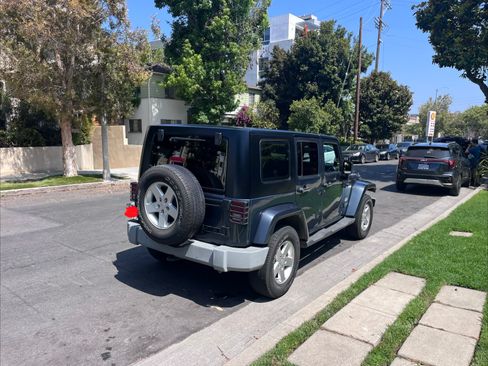 Used 2007 Jeep Wrangler Unlimited Sahara RWD image 9