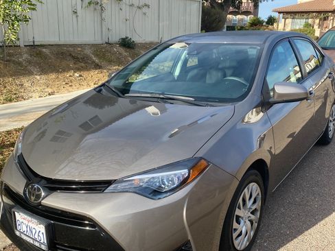 Used 2018 Toyota Corolla LE image 1