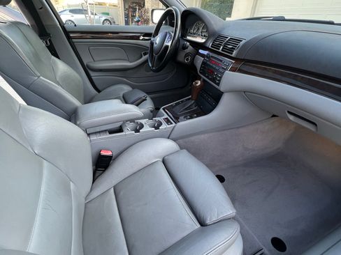 Used 2003 BMW 330xi Sedan image 24