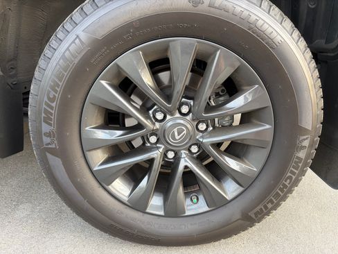 Used 2023 Lexus GX 460 Premium w/ Premium Package AWD/4WD image 10
