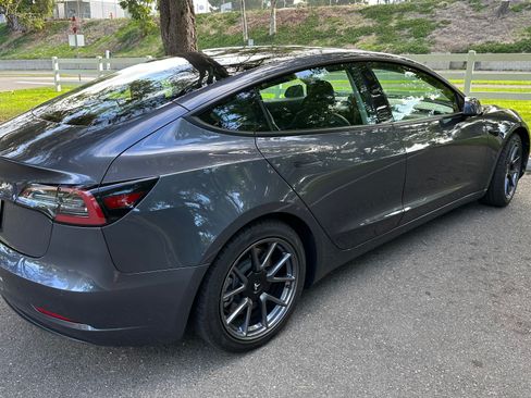 Used 2021 Tesla Model 3 Standard Range Plus image 9