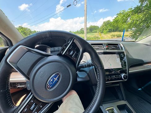 Used 2019 Subaru Outback 3.6R Touring AWD/4WD image 2