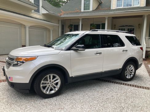 Used 2012 Ford Explorer XLT FWD image 1