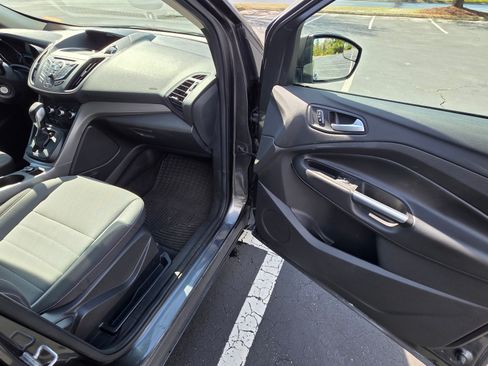 Used 2016 Ford Escape SE image 6