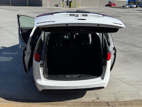 Used 2019 Chrysler Pacifica Limited w/ Advanced Safetytec Group image 6