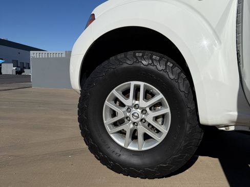 Used 2017 Nissan Frontier SV image 11