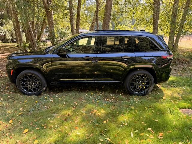Used 2026 Jeep Grand Cherokee Summit w/ Obsidian Package AWD/4WD image 8