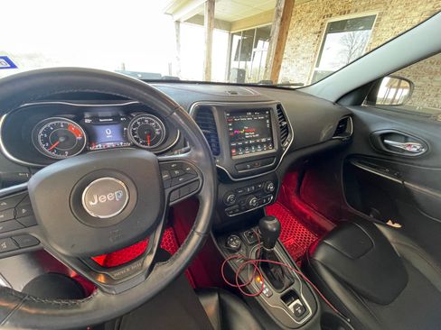 Used 2019 Jeep Cherokee Trailhawk w/ Comfort/Convenience Group image 5