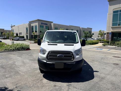 Used 2019 Ford Transit 350 XLT RWD image 4