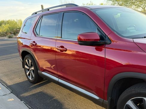 Used 2024 Honda Pilot Touring image 9