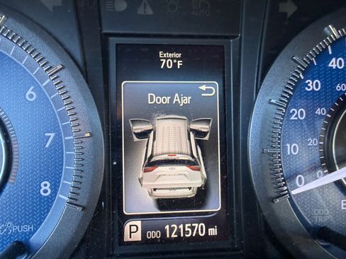 Used 2017 Toyota Sienna Limited image 10