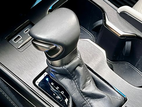 Used 2024 Lexus ES 300h F Sport image 17