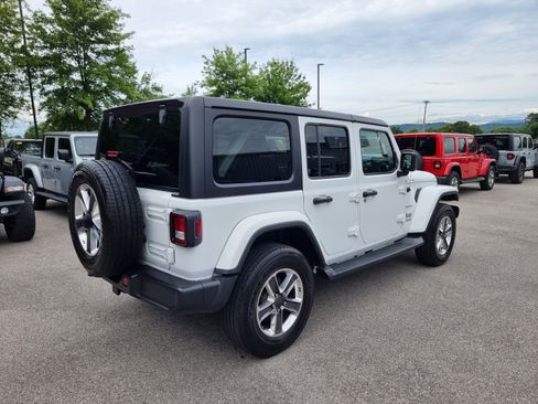 Used 2022 Jeep Wrangler Unlimited Sahara AWD/4WD image 9